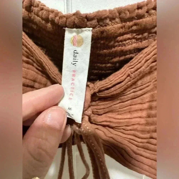 Anthropologie Daily Practice Crop Top Size Medium EUC - Picture 4 of 6